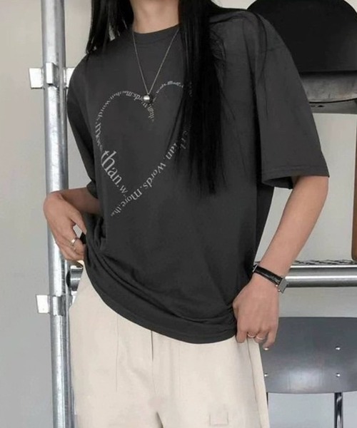 VIBGYOR(ヴィブジョー)の「フロントハートロゴプリントTシャツ 半袖(CZ)(Tシャツ/カットソー・レディース・ホワイト/ブラック/グレー・MEDIUM/LARGE)」の5枚目の写真