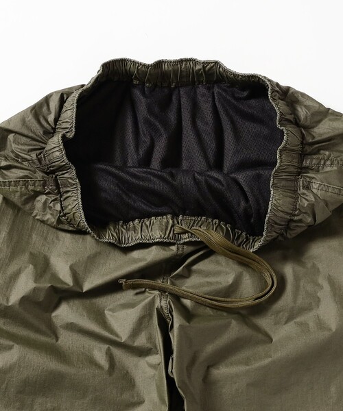 BEAMS（ビームス）の「ワイドストレートフィット ナイロン イージーパンツ（その他パンツ・メンズ・グレー/オリーブ・S/XL/L/M）」の9枚目の写真