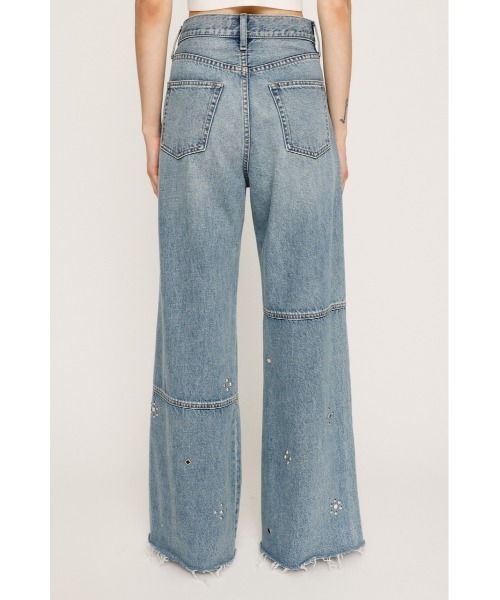 SLY(スライ)の「STUDS SEAM DESIGN FLARE PT-B スタッズ シームデザイン フレアパンツ ビー 秋服(デニムパンツ・レディース・ブルー・1/2)」の7枚目の写真