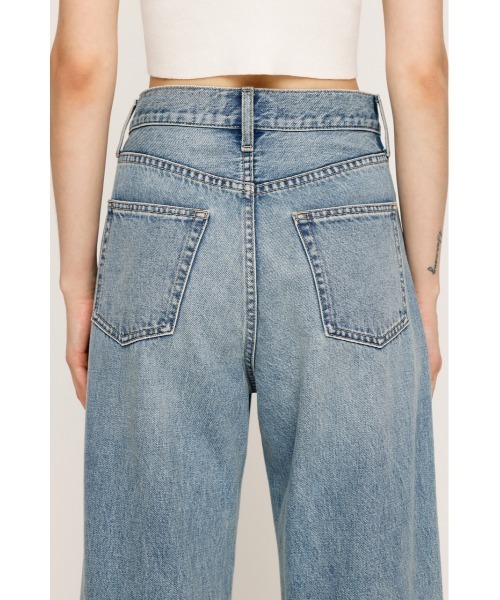 SLY(スライ)の「STUDS SEAM DESIGN FLARE PT-B スタッズ シームデザイン フレアパンツ ビー 秋服(デニムパンツ・レディース・ブルー・1/2)」の9枚目の写真