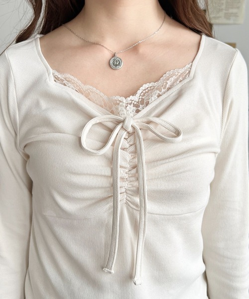 moment+（モーメントプラス）の「無地×ドット×花柄フロントレースギャザーリボン長袖トップス（Tシャツ/カットソー・レディース・ブラック系その他/ブラック/アイボリー/ホワイト系その他/チャコールグレー/杢グレー/ピンク/ネイビー/イエロー系2/ネイビー系/ブラック系2/ホワイト系2・L/M）」の17枚目の写真