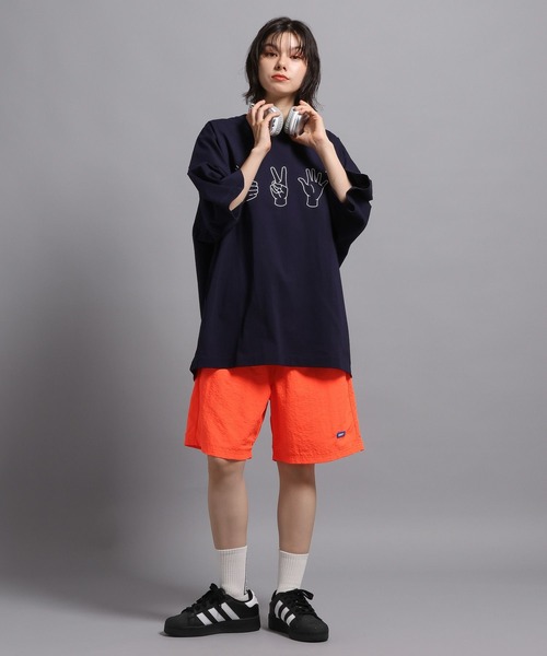 GEORGE'S（ジョージズ）の「ハンドグラフィックTシャツ（Tシャツ/カットソー・メンズ・ホワイト/ネイビー・LARGE/MEDIUM）」の3枚目の写真