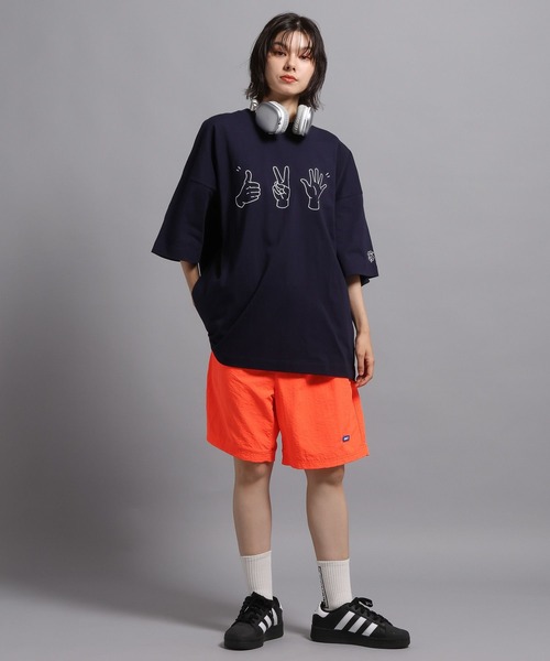 GEORGE'S（ジョージズ）の「ハンドグラフィックTシャツ（Tシャツ/カットソー・メンズ・ホワイト/ネイビー・LARGE/MEDIUM）」の4枚目の写真