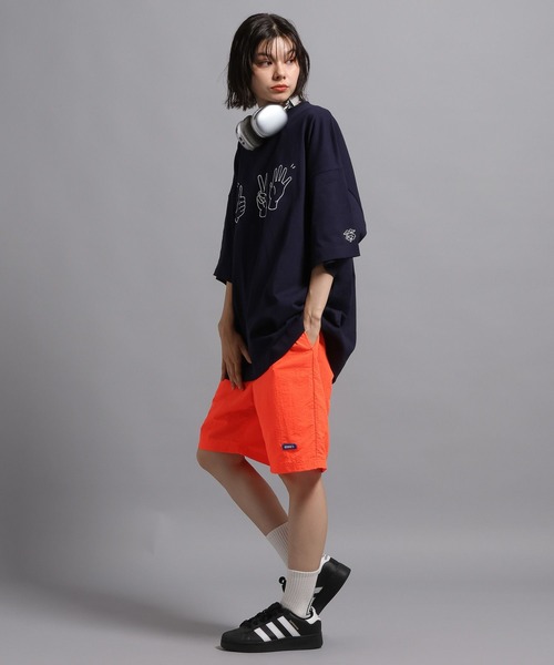 GEORGE'S（ジョージズ）の「ハンドグラフィックTシャツ（Tシャツ/カットソー・メンズ・ホワイト/ネイビー・LARGE/MEDIUM）」の6枚目の写真