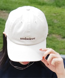 ＆soiree（アンドソワレ）の「&soiree刺繍ロゴキャップ（プレーン）（キャップ）」