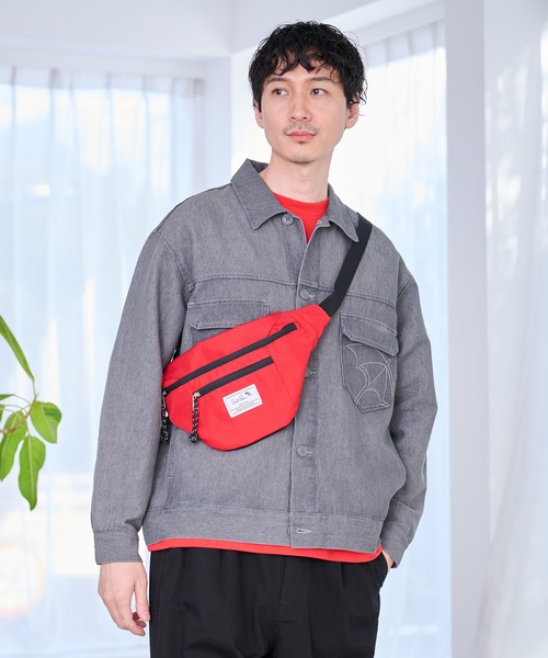 Arnold Palmer（アーノルドパーマー）の「10ポケット ボディバッグ（ボディバッグ/ウエストポーチ・レディース・レッド/ベージュ/ブラック・F）」の3枚目の写真