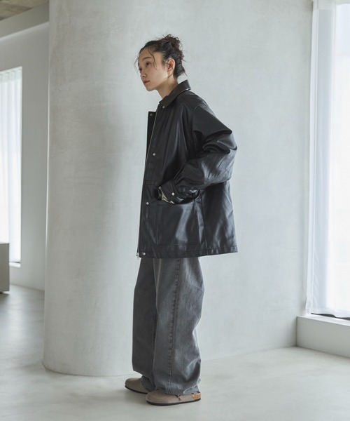 feepur（フェピュール）の「フェイクレザー中綿ブルゾン（その他アウター・レディース・ブラック/ブラウン・MEDIUM）」の4枚目の写真