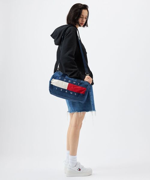 tommy jeans（トミー ジーンズ）の「デニムミニダッフルバッグ（ショルダーバッグ・レディース・インディゴブルー・FREE）」の9枚目の写真