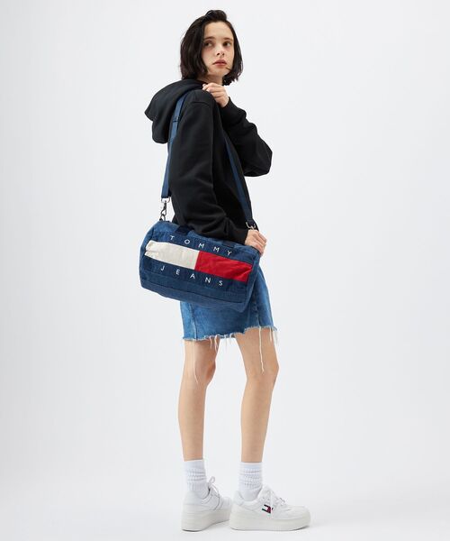 tommy jeans（トミー ジーンズ）の「デニムミニダッフルバッグ（ショルダーバッグ・レディース・インディゴブルー・FREE）」の10枚目の写真