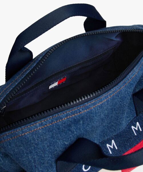 tommy jeans（トミー ジーンズ）の「デニムミニダッフルバッグ（ショルダーバッグ・レディース・インディゴブルー・FREE）」の14枚目の写真