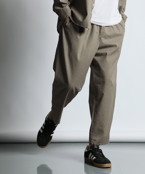 The DUFFER of ST.GEORGE（ザダファーオブセントジョージ）の「LINEN BLEND COOLMAX EASY WIDE PANTS：セットアップ 麻混クールマックス テーパード イージーワイドパンツ（その他パンツ・メンズ・ネイビー/グレイッシュベージュ・X-LARGE/LARGE/MEDIUM/SMALL）」の2枚目の写真