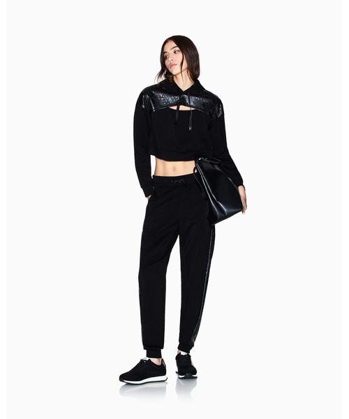 ARMANI EXCHANGE(アルマーニエクスチェンジ)の「【A|X アルマーニ エクスチェンジ】ストレッチスキューバ×オールオーバーロゴPU フーデッドスウェットプルオーバー(スウェット・レディース・ブラック・LARGE/MEDIUM/SMALL/X-SMALL)」の4枚目の写真