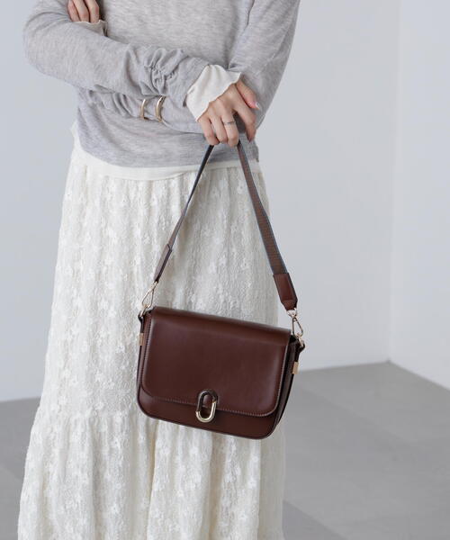 FREE'S MART（フリーズマート）の「◆レトロフラップショルダー（ハンドバッグ・レディース・ホワイト/ブラウン/レッド/ブラック・ﾌﾘ-）」の3枚目の写真