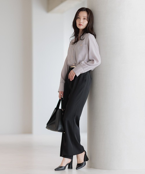 Andemiu（アンデミュウ）の「フロントスリットストレートパンツ589185（スラックス・レディース・ブラック/アイボリー/グレイッシュベージュ・SMALL/MEDIUM）」の12枚目の写真