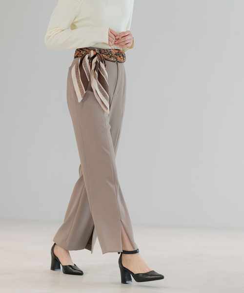 Andemiu（アンデミュウ）の「フロントスリットストレートパンツ589185（スラックス・レディース・ブラック/アイボリー/グレイッシュベージュ・SMALL/MEDIUM）」の16枚目の写真