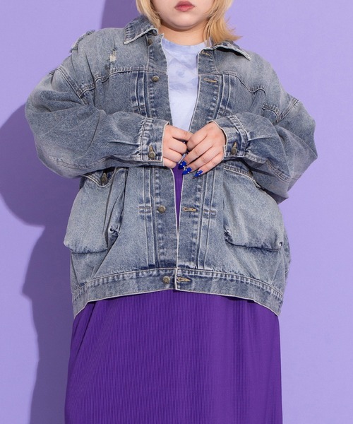 PUNYUS(プニュズ)の「ビッグポケットデニムジャケット(デニムジャケット・レディース・ライトブルー・3/4)」の8枚目の写真