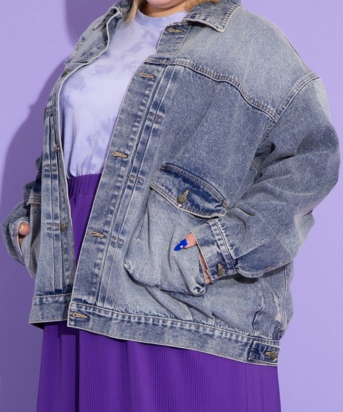 PUNYUS(プニュズ)の「ビッグポケットデニムジャケット(デニムジャケット・レディース・ライトブルー・3/4)」の10枚目の写真