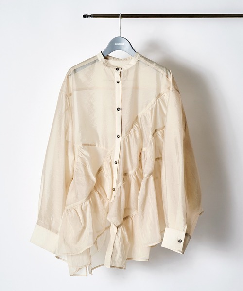 RUMCHE(ラムシェ)の「Sheer Gathered Blouse / シアーギャザーブラウス(シャツ/ブラウス・レディース・ブラック/アイボリー・FREE)」の3枚目の写真
