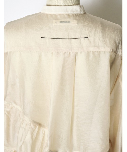 RUMCHE(ラムシェ)の「Sheer Gathered Blouse / シアーギャザーブラウス(シャツ/ブラウス・レディース・ブラック/アイボリー・FREE)」の19枚目の写真