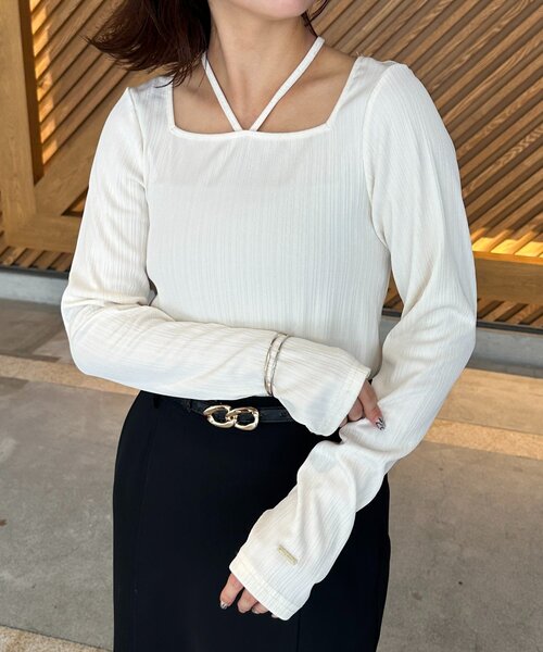 Thevon（ゼボン）の「チャーム付きホルターネックリブプルオーバー（Tシャツ/カットソー・レディース・ベージュ/アイボリー/ブラック・FREE）」の4枚目の写真