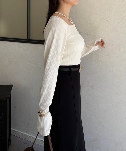 Thevon（ゼボン）の「チャーム付きホルターネックリブプルオーバー（Tシャツ/カットソー・レディース・ベージュ/アイボリー/ブラック・FREE）」の8枚目の写真