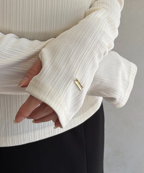 Thevon（ゼボン）の「チャーム付きホルターネックリブプルオーバー（Tシャツ/カットソー・レディース・ベージュ/アイボリー/ブラック・FREE）」の15枚目の写真