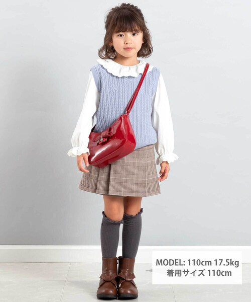 BeBe(ベベ)の「ケーブル編みクルーネックニットベスト(ベスト・キッズ・ブルー・130cm/150cm/120cm/140cm)」の2枚目の写真