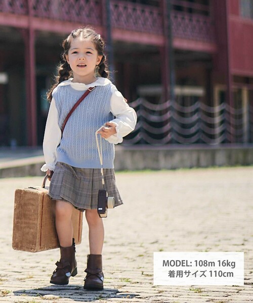 BeBe(ベベ)の「ケーブル編みクルーネックニットベスト(ベスト・キッズ・ブルー・130cm/150cm/120cm/140cm)」の4枚目の写真