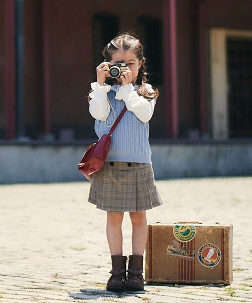 BeBe(ベベ)の「ケーブル編みクルーネックニットベスト(ベスト・キッズ・ブルー・130cm/150cm/120cm/140cm)」の5枚目の写真