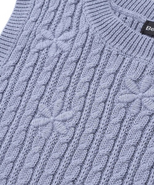 BeBe(ベベ)の「ケーブル編みクルーネックニットベスト(ベスト・キッズ・ブルー・130cm/150cm/120cm/140cm)」の11枚目の写真