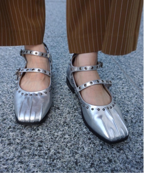 Ameri（アメリ）の「STUDS STRAP BALLET SHOES（バレエシューズ・レディース・ブラック/ボルドー/シルバー・LARGE/SMALL/MEDIUM）」の3枚目の写真