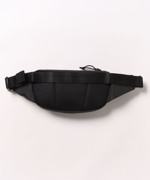 NEW ERA(ニューエラ)の「NEW ERA/ニューエラ ウエストポーチ EXPLORER WAIS NE LOGO エクスプローラーウエストバッグ 3L NEW ERA 14655356(ボディバッグ/ウエストポーチ・メンズ・ブラック・FREE)」の2枚目の写真