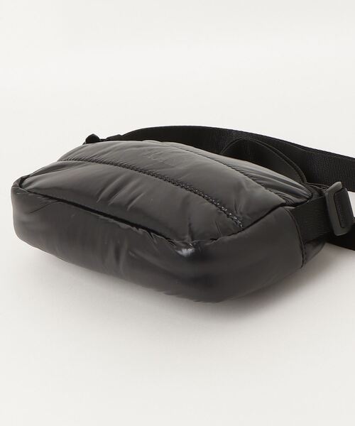 THE NORTH FACE(ザノースフェイス)の「【THE NORTH FACE/ザノースフェイス】 CHUBBY CROSS BAG MINI / チャビー クロス バッグ ミニ ポーチ(ボディバッグ/ウエストポーチ・レディース・ダークブラック/アイボリー/ブラック/ダークブラウン・FREE)」の6枚目の写真
