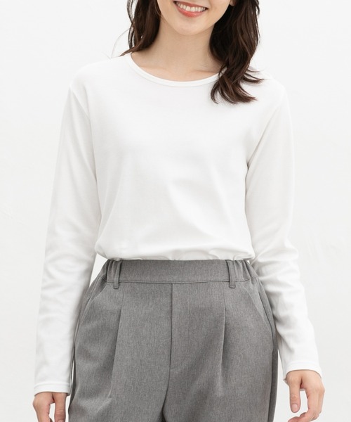 Honeys(ハニーズ)の「【ハニぽか・吸湿発熱】あったか綿クルーネックT(Tシャツ/カットソー・レディース・ブラック/グレイッシュベージュ/イエロー系その他/ブルー/オフホワイト・S/M/LL/L)」の2枚目の写真