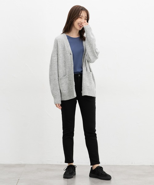 Honeys(ハニーズ)の「【ハニぽか・吸湿発熱】あったか綿クルーネックT(Tシャツ/カットソー・レディース・ブラック/グレイッシュベージュ/イエロー系その他/ブルー/オフホワイト・S/M/LL/L)」の11枚目の写真