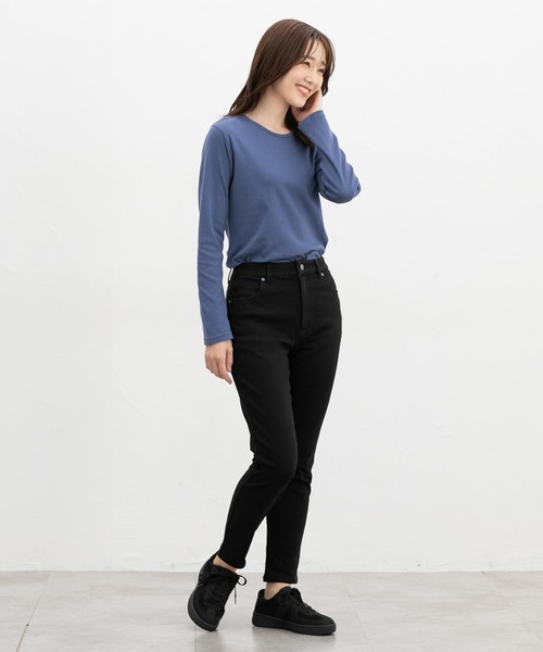 Honeys(ハニーズ)の「【ハニぽか・吸湿発熱】あったか綿クルーネックT(Tシャツ/カットソー・レディース・ブラック/グレイッシュベージュ/イエロー系その他/ブルー/オフホワイト・S/M/LL/L)」の12枚目の写真