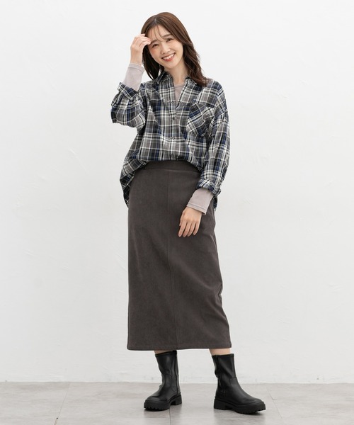 Honeys(ハニーズ)の「【ハニぽか・吸湿発熱】あったか綿クルーネックT(Tシャツ/カットソー・レディース・ブラック/グレイッシュベージュ/イエロー系その他/ブルー/オフホワイト・S/M/LL/L)」の16枚目の写真