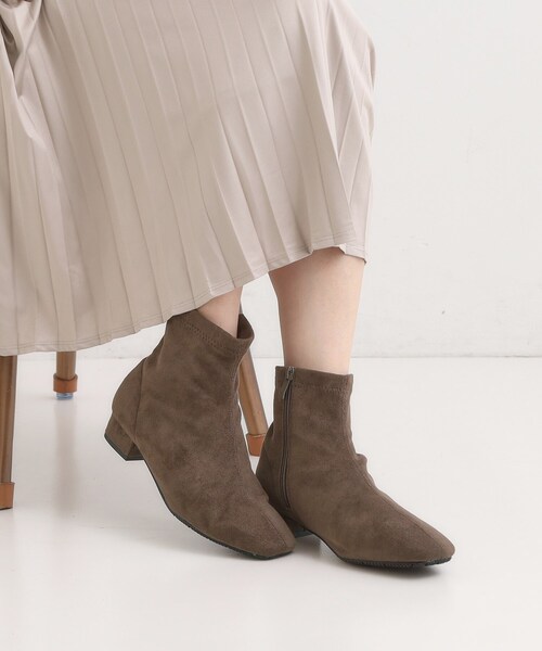 SHOO・LA・RUE（シューラルー）の「ストレッチローヒール（ブーツ・レディース・ブラウン系その他/ブラック/ダークブラウン・50/45/35/25）」の4枚目の写真