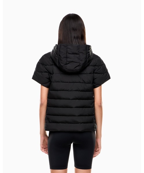 EMPORIO ARMANI EA7(エンポリオアルマーニイーエーセブン)の「<オンライン限定>【エンポリオ アルマーニ EA7】Core Lady 半袖パデッドジャケット ナイロン(ダウンジャケット/コート・レディース・ブラック・MEDIUM/LARGE/X-SMALL/SMALL)」の2枚目の写真