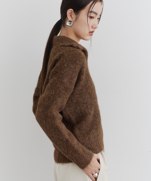 DFFUR.(ディフル)の「モヘアライク襟付きキーネックニットトップス(ニット/セーター・レディース・ブラウン/アイボリー・FREE)」の9枚目の写真