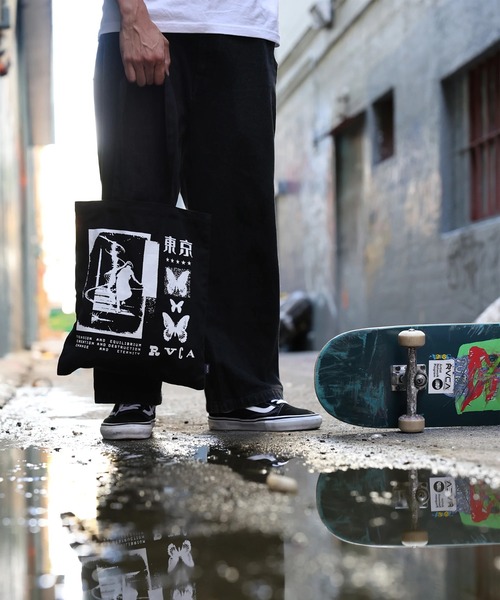 RVCA(ルーカ)の「RVCA メンズ RVCA SKATE TOKYO 2025 TOTE トートバッグ 【2025年秋冬モデル】 @autumn(トートバッグ・メンズ・ブラック・FREE)」の2枚目の写真