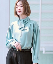 AOYAMA（アオヤマ）の「胸元の大きなボウタイがポイント！ボリュームリボンタイブラウス（シャツ/ブラウス）」