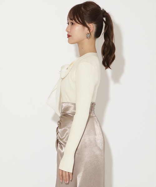 AND COUTURE(アンドクチュール)の「リボンボウタイ付きリブプルオーバー(ニット/セーター・レディース・アイボリー/ブラック/ピンク・FREE)」の4枚目の写真
