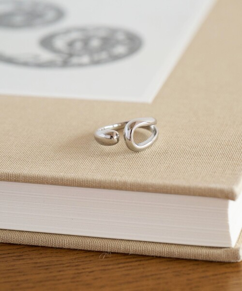 green label relaxing(グリーンレーベルリラクシング)の「【WEB限定】ドロップシルエット リング(リング・レディース・ゴールド/シルバー・FREE)」の13枚目の写真