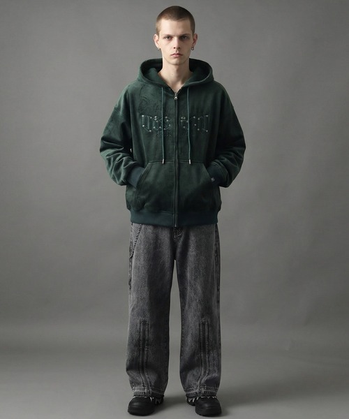 VISION STREET WEAR(ヴィジョンストリートウェア)の「【VISION STREET WEAR/ヴィジョンストリートウェア】別注 ベロアコーデュロイ スタッズロゴ ショート丈 ジップアップ フーディー ブルゾン(パーカー・メンズ・ブラック/ブラウン系その他/ダークグリーン・L/LL/M)」の4枚目の写真