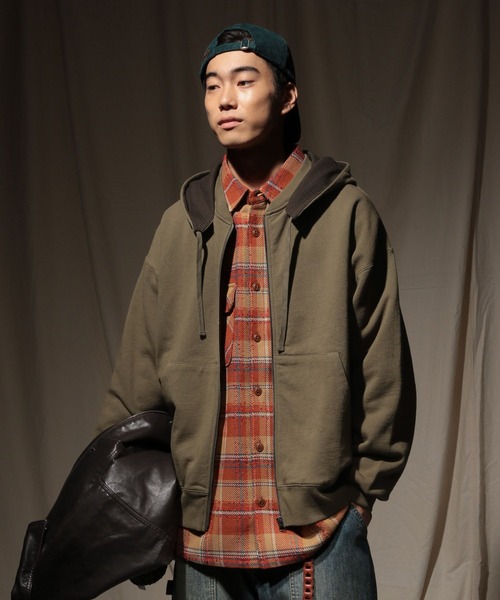 niko and...（ニコアンド）の「後付け配色ジップパーカー（パーカー・メンズ・ブラウン/チャコール・LARGE/MEDIUM）」の2枚目の写真