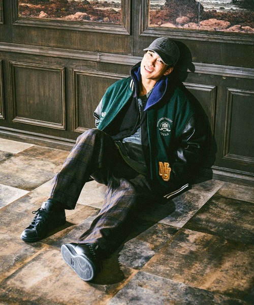 niko and...（ニコアンド）の「後付け配色ジップパーカー（パーカー・メンズ・ブラウン/チャコール・LARGE/MEDIUM）」の4枚目の写真