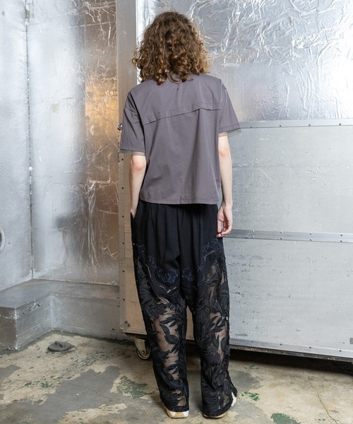 AULA AILA（アウラアイラ）の「メッシュコンビネーションTシャツ（Tシャツ/カットソー・レディース・オフホワイト/チャコールアッシュ/ブラック・0）」の17枚目の写真