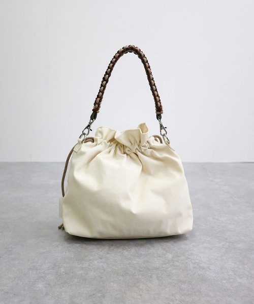 COLDE （コルデ）の「パラコードハンドル2way巾着バッグ（ショルダーバッグ・レディース・アイボリー/ブラック・FREE）」の4枚目の写真