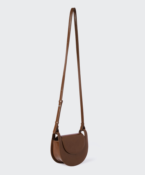 MUSINSA STANDARD WOMAN（ムシンサスタンダードウーマン）の「ウィメンズハーフムーンクロスバッグ[ブラウン]（メッセンジャーバッグ・レディース・その他・FREE）」の3枚目の写真